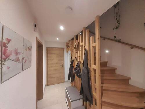 Flur EG WE1 - 9 Zimmer Einfamilienhaus in Breitenbrunn