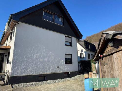 Hinteransicht - 6 Zimmer Mehrfamilienhaus, Wohnhaus in Bestwig