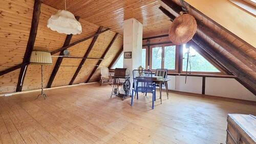 Dachbodenzimmer links - 