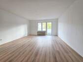 Wohnzimmer - 2 Zimmer Etagenwohnung zur Miete in Wuppertal