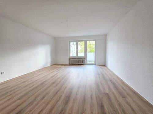 Wohnzimmer - 2 Zimmer Etagenwohnung zur Miete in Wuppertal