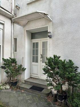 Hauseingang - 6 Zimmer Mehrfamilienhaus, Wohnhaus zur Miete in Düsseldorf
