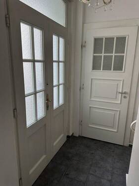 Hauseingang Innen - Mehrfamilienhaus, Wohnhaus mit 140,00 m&sup2; in Düsseldorf zur Miete