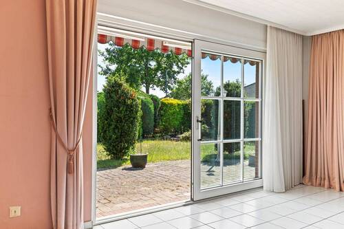 Bodentiefe Fenster zum Garten - 