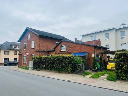 Außen - Mehrfamilienhaus, Wohnhaus zum Kaufen in Bargteheide