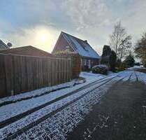 Einfamilienhaus mit Caport, Gewächshaus, Gartenhaus und Teichen - Neermoor