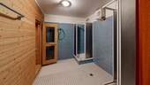 Sauna-Vorraum mit 2 Duschen - 