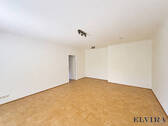 Wohnzimmer - 2 Zimmer Etagenwohnung zum Kaufen in München