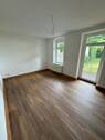 PHOTO-2025-07-11-11-41-58_3 - Großzügige 2-Zimmer mit Laminat, Wannenbad und Balkon in guter Lage! EBK mgl.