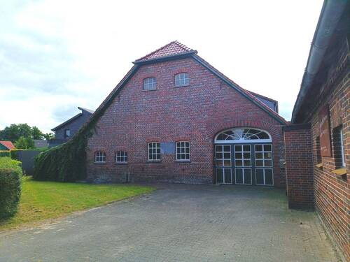 Zweifamilienhaus mit Geschichte - Tradition trifft Zukunft - Zweifamilienhaus mit Geschichte in Zetel-Kronshausen