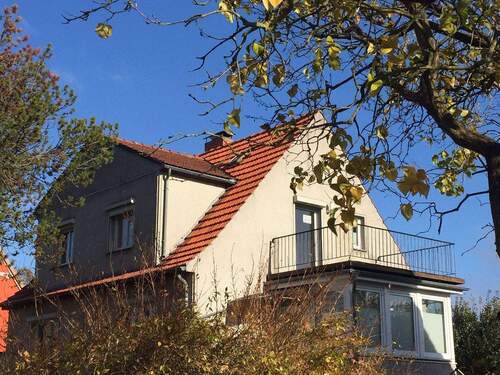 Ansicht - Zentral und ruhig: 2-Zimmer-Wohnung mit Einbauküche und Dachterrasse in Obstbausiedlung