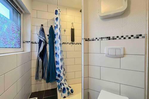 Badezimmer 1. OG (2) - 