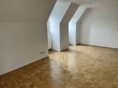 Wohn- Esszimmer - Charmante 3-Zimmer-Dachgeschosswohnung in historischem Fachwerkgebäude in Hardheim