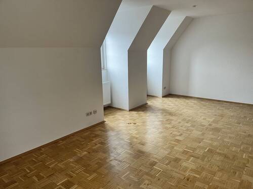 Wohn- Esszimmer - Charmante 3-Zimmer-Dachgeschosswohnung in historischem Fachwerkgebäude in Hardheim
