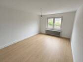 Wohnzimmer - Erstbezug nach Sanierung 