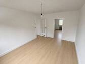 Wohnzimmer - 2 Zimmer Etagenwohnung zur Miete in Wuppertal