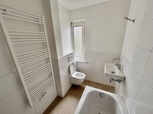 Badezimmer - Etagenwohnung mit 49,40 m&sup2; in Wuppertal zur Miete