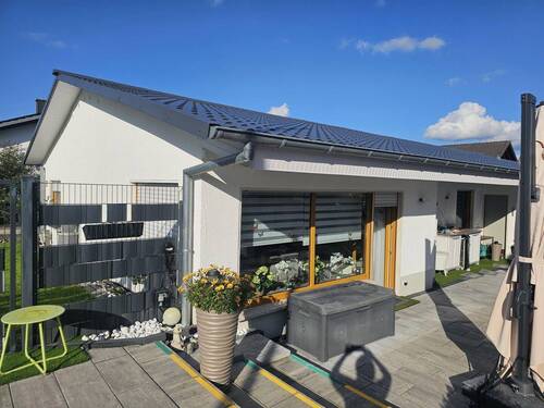 Terrassenseite Süd- Ost - 5 Zimmer Bungalow zum Kaufen in Windeck