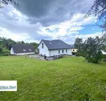 WOHNHAUS MIT 3 WOHNUNGEN UND NEBENGEBÄUDE IN WINCHERINGEN