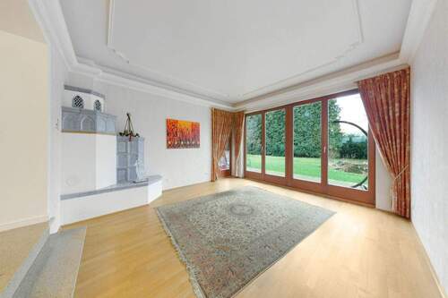 Wohnzimmer - Großzügiges Wohnen in ruhiger Lage - EFH mit großem Garten & 2 Balkon in Niederkassel Rheidt