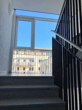 gepflegtes Treppenhaus - Etagenwohnung mit 82,70 m&sup2; in Wiesbaden zum Kaufen