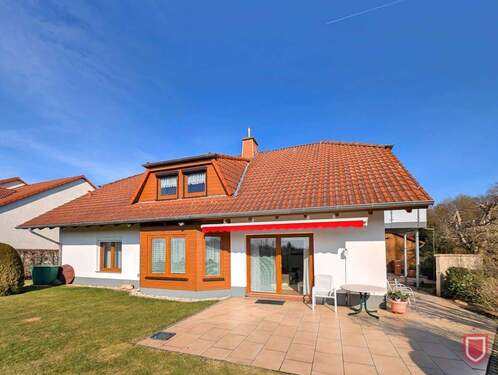 Terrassenansicht - Großzügiges Einfamilienhaus in Feldrandlage