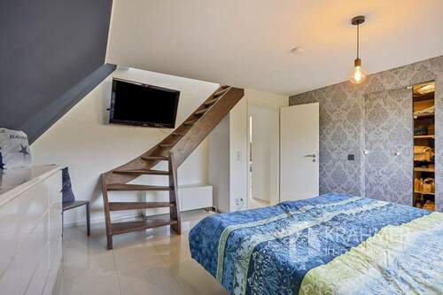 Schlafzimmer 2 OG mit Aufgang zum Dach-Studio - 