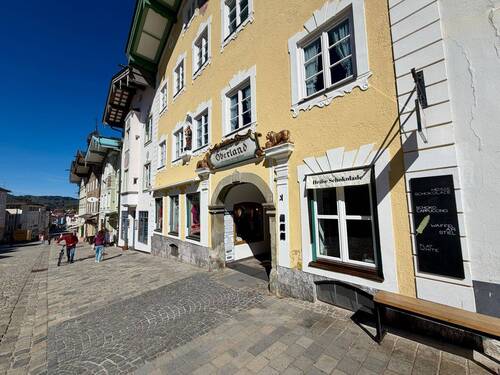 Zugang_Marktstraße - KENSINGTON - Exklusiv - Helle und moderne Büroräume im Herzen von Bad Tölz