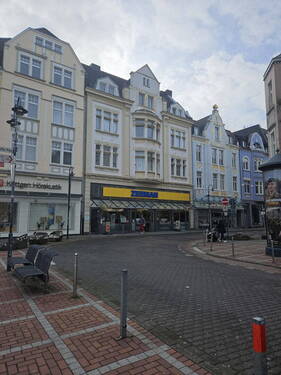Bild 1 - Renovierte 4-Zimmer-Wohnung mit Einbauküche in Top-Lage - Leverkusen Wiesdorf, Hauptstraße 67