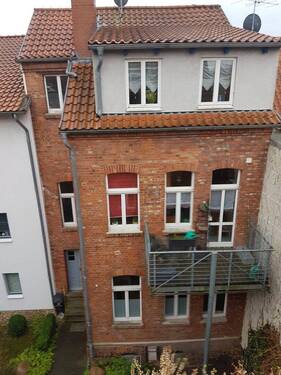 Wohnhaus gegenüber - 
