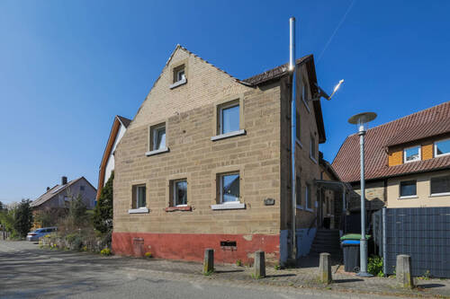 Straßenansicht - Historischer Charme mit modernem Komfort.