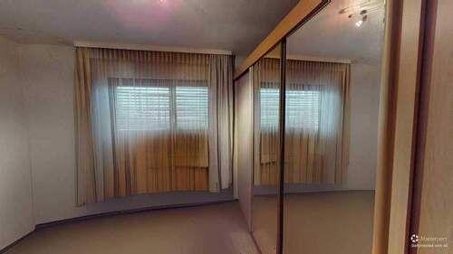 Möbel mit KI entfernt - 