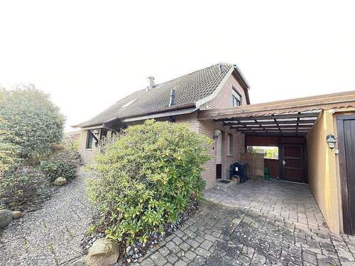 Hausansicht von Straße - 4 Zimmer Einfamilienhaus zum Kaufen in Minden