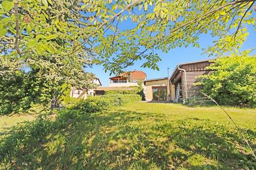 Blick auf Haus und Grundstück - 