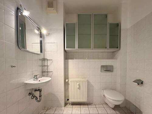 Badezimmer mit WC - 