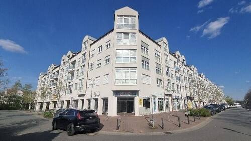 Straßenfront - Stilvolle Dachgeschosswohnung für Singles und Paare - kompakt geschnitten, wertbeständig und inklusive Stellplatz