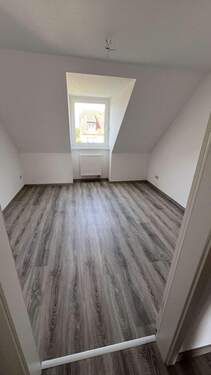 neuer einheitlicher Boden - Etagenwohnung mit 54,00 m&sup2; in BORNA-Neukirchen zur Miete