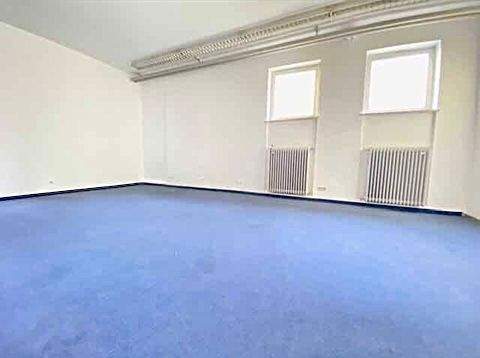 Raum 1 im UG links - Tageslichtraum als Gewerbefläche im Souterrain, in frequentierter Lage in Freilassing.