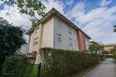 Ansicht Ost - ***Heike Borchers Immobilien***Lichtdurchfluteter Wohntraum im Herzen von Unterhaching***