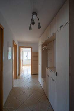 Diele - Etagenwohnung mit 81,10 m² in Unterhaching zur Miete