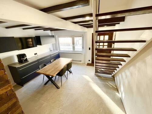 Galerie + - Wohnen über drei Ebenen mitten in der Stadt in Seenähe - auch als Ferienwohnung möglich