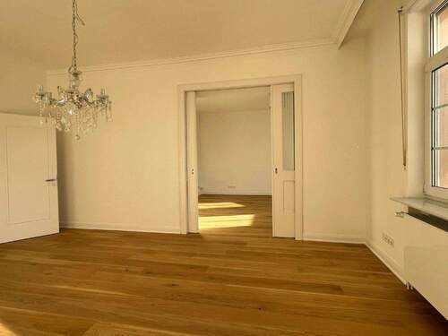 herrschaftlich Wohnen - 1.900,00&nbsp;EUR Kaltmiete, ca.&nbsp; 250,00&nbsp;m&sup2;&nbsp;Wohnfl&auml;che