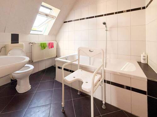 Badezimmer mit Wanne - 