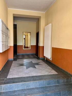 Treppenhaus-Eingangsbereich - 