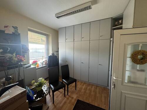 Büro - Mehrfamilienhaus, Wohnhaus mit 235,00 m² in Höxter zum Kaufen