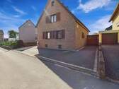 Hausfront mit Garage - 5 Zimmer Einfamilienhaus zum Kaufen in Langenfeld