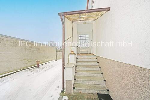 Zufahrt / Hauseingang - 8 Zimmer Einfamilienhaus zum Kaufen in Lutherstadt Wittenberg