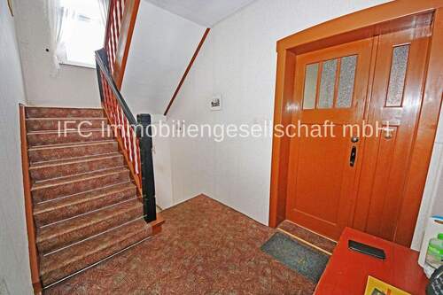 Hausflur / Treppenhaus im EG - Einfamilienhaus mit 178,00 m&sup2; in Lutherstadt Wittenberg zum Kaufen