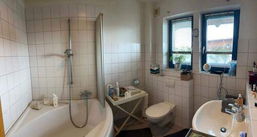 Badezimmer - Etagenwohnung mit 75,70 m&sup2; in Nienburg zur Miete