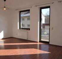 Großzügige renovierte 3-Zimmer-Eigentumswohnung inkl. Balkon, PKW-Stellplatz, 1. Obergeschoss - Bad Brückenau